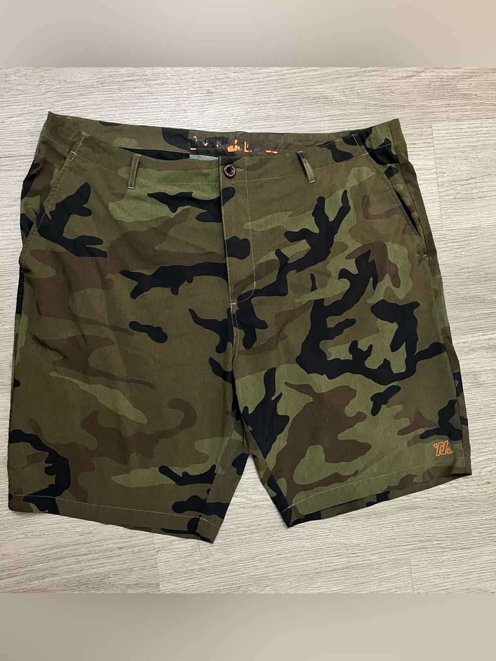 DIXXON Men's Camo Green Flat Front Shorts Hybrid Size 44